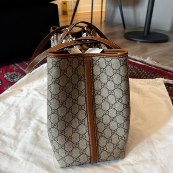👜 Brand New Gucci Large Tote – Never Used – $2,200 (Retails $2,612.05) - Picture 4 of 9